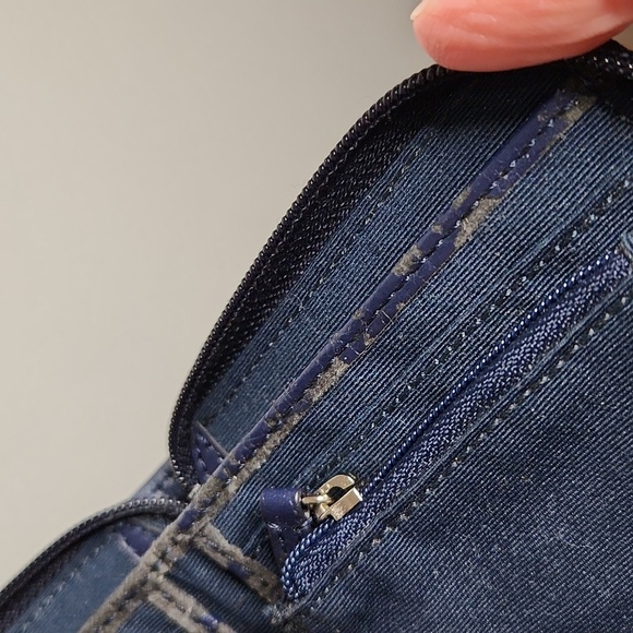 Coach cream and Navy mini wallet. Pre loved item sold as is - Picture 3 of 3